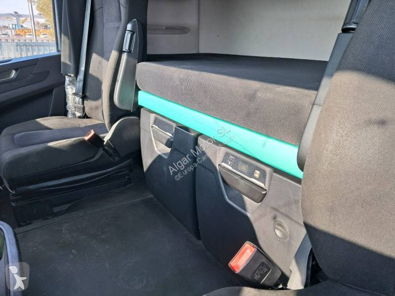 Nyergesvontató Iveco 530