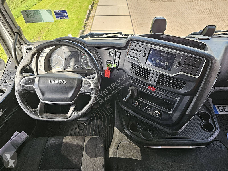 Nyergesvontató Iveco AS440S46