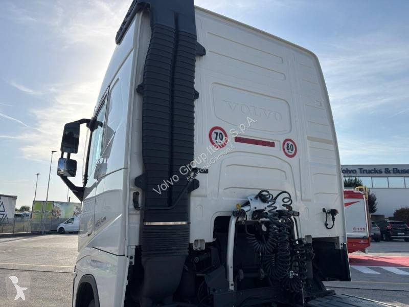 Cap tractor Volvo 460