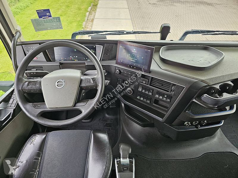 Cap tractor Volvo 460 6X2 GLOBE