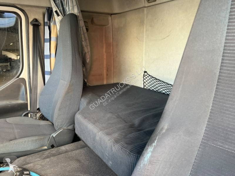 Ciągnik siodłowy Volvo 320-18
