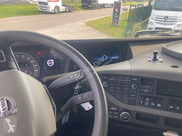 Тягач Volvo 13500 globe full spoilered
