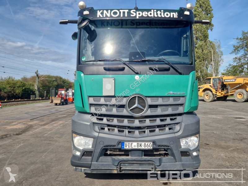 Tracteur Mercedes AROCS 1845