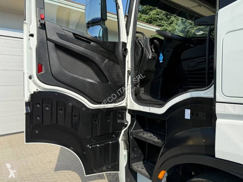 جرار Iveco 530