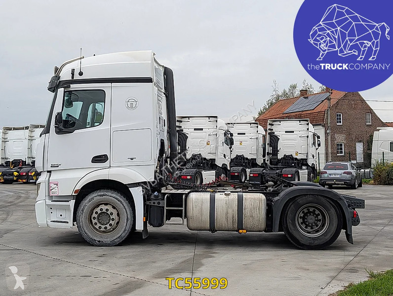 Cabeza tractora Mercedes 1842