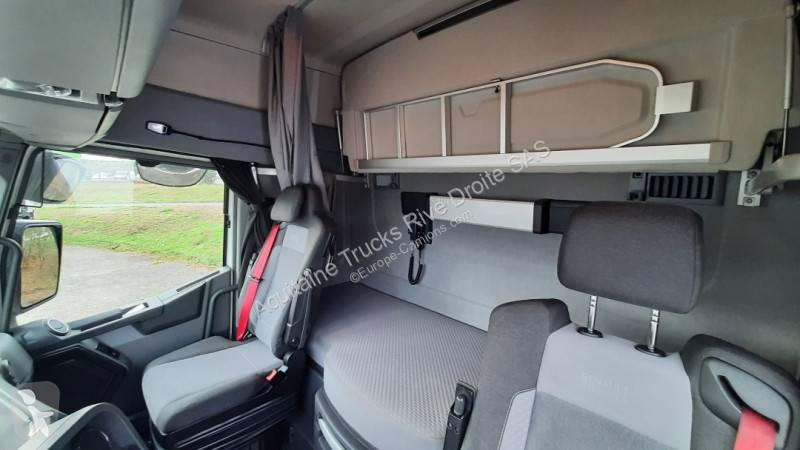 Renault 520 T4X2 E6 tractor unit