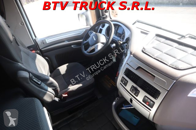 DAF XF tractor unit