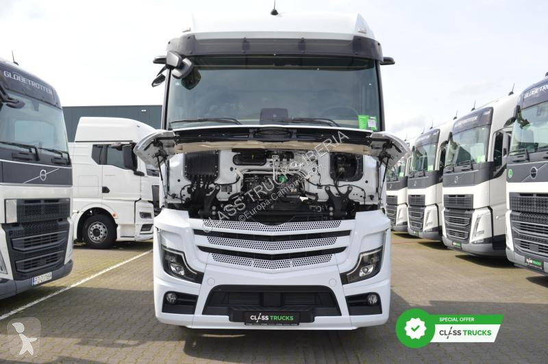 Mercedes 5 1845 BigSpace MirrorCam tractor unit