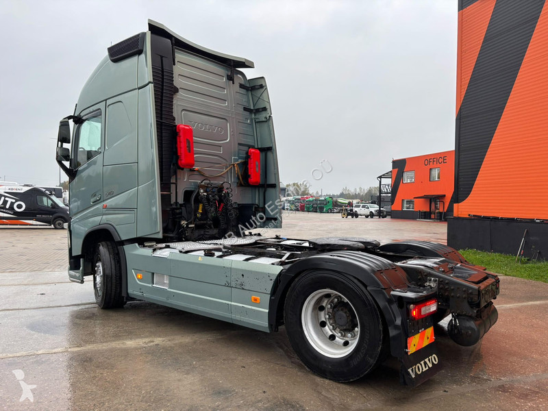 Volvo 4x2 GLOBE XL tractor unit