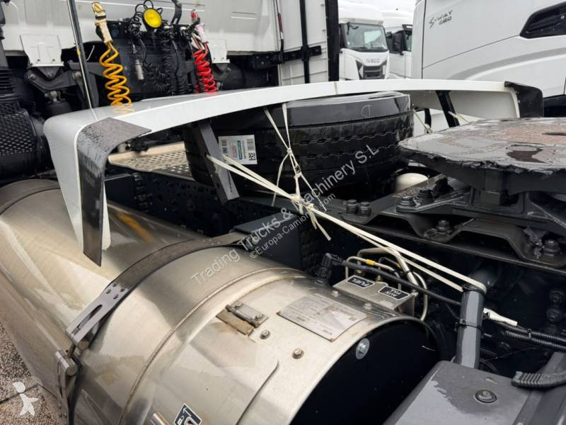 Iveco 460 tractor unit