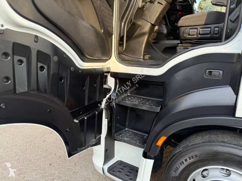 Iveco 490 tractor unit