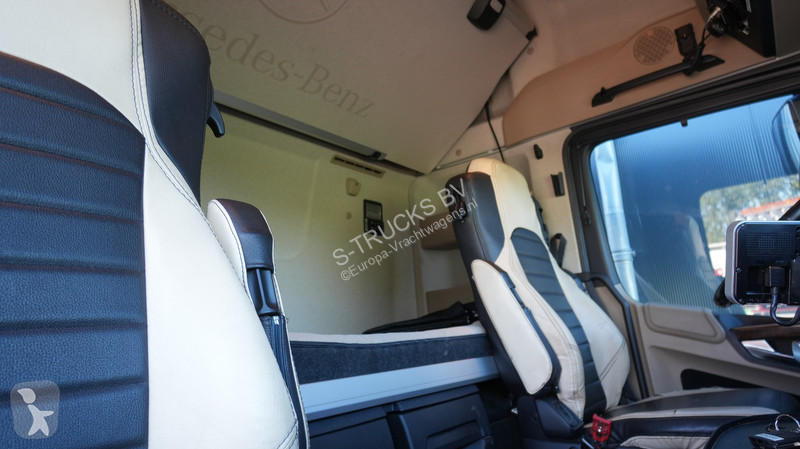Mercedes 3351 6x4 tractor unit tractor unit