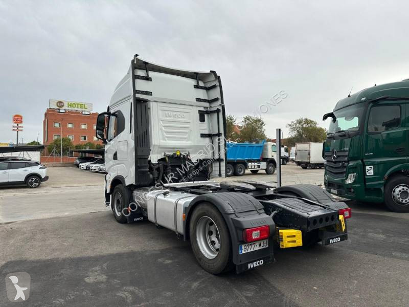 Iveco AS440S49T/P tractor unit