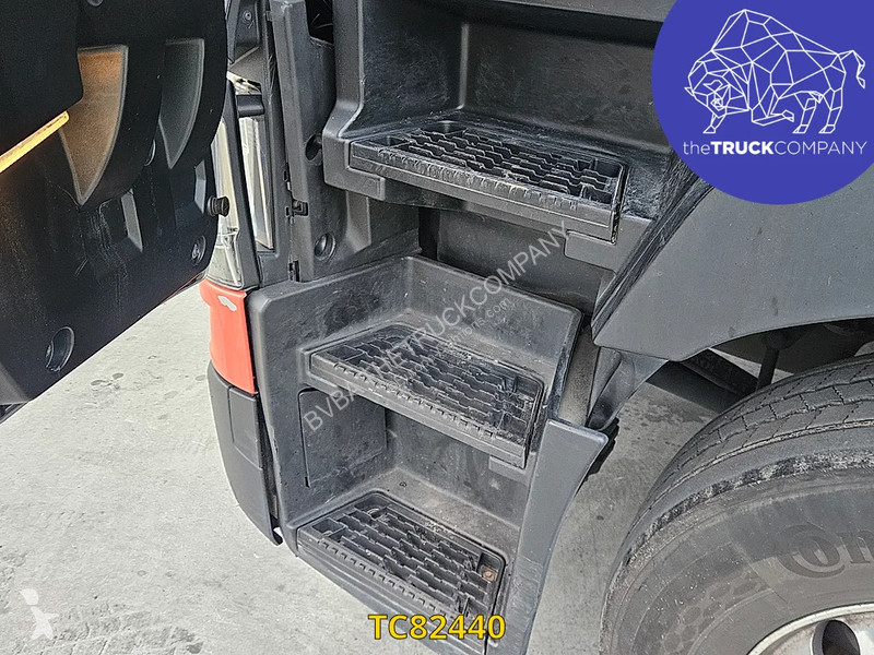 Renault T 440 tractor unit