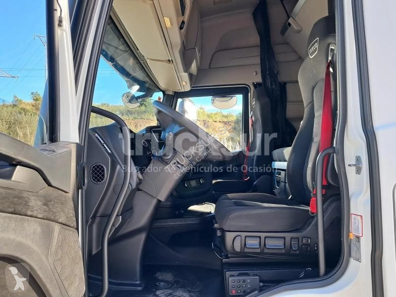Iveco AS440S49T/P tractor unit