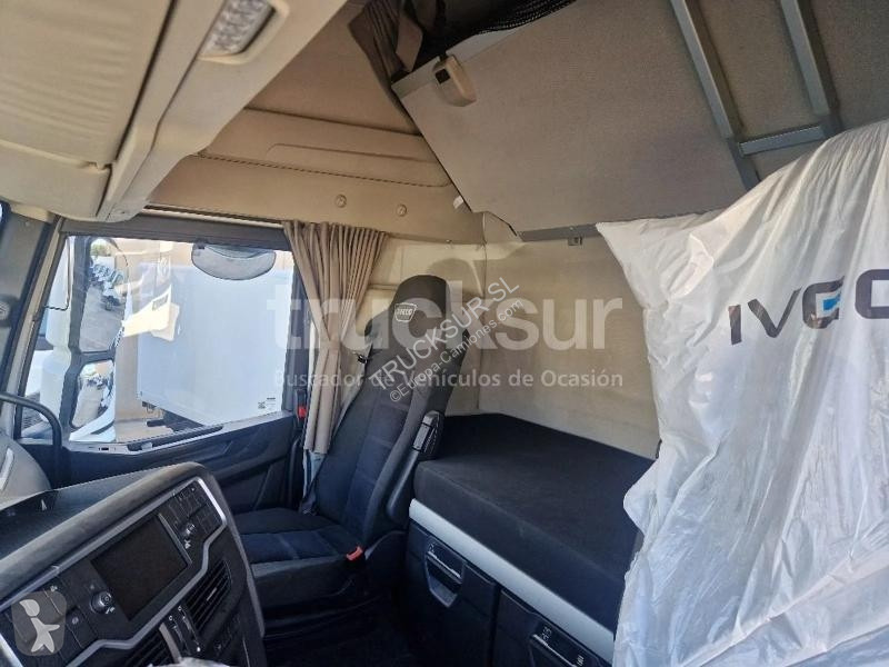Iveco AS440S49T/P tractor unit