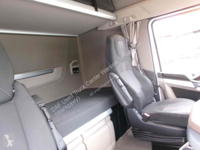 DAF + 530 FT LOW DECK 4X2 tractor unit