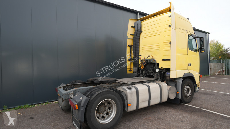 Volvo 12/420 Tractor unit 373.000km Manual...