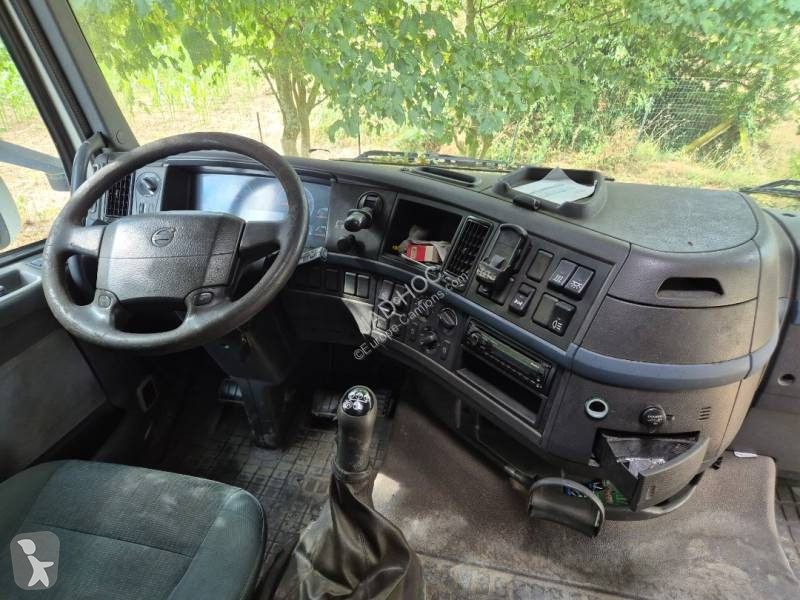 Tahač Volvo 440