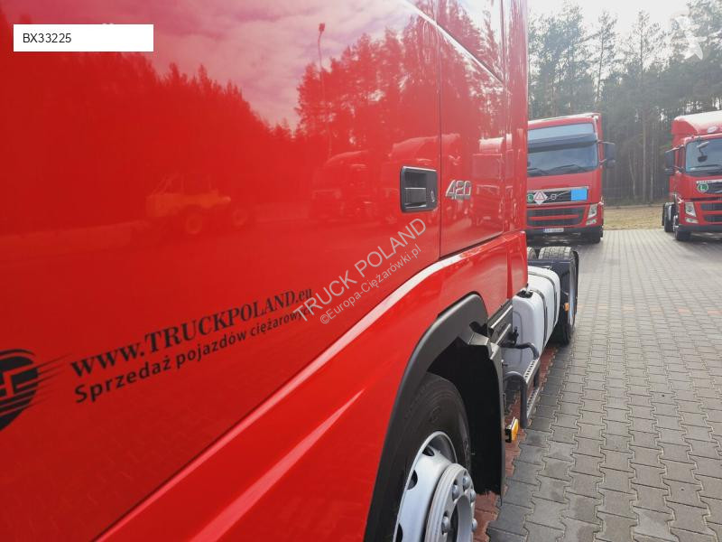 Tahač Volvo XXL NEW TIRES MANUAL 420 EURO 5 2011