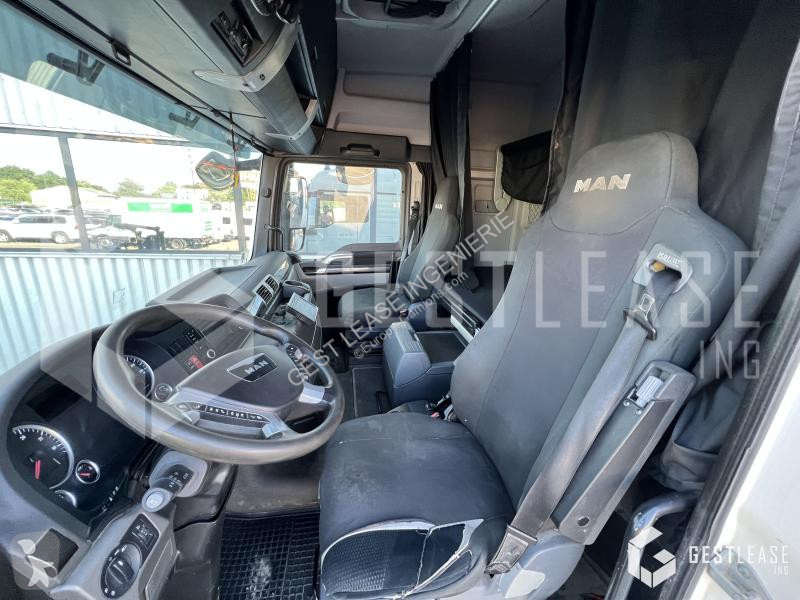 Tracteur MAN 18.520