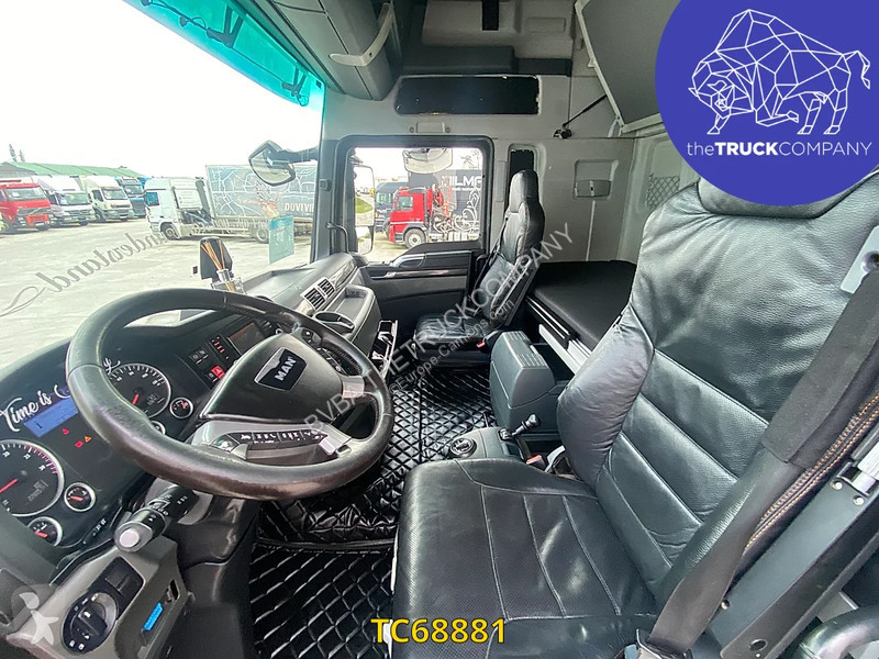 Traktor MAN 560