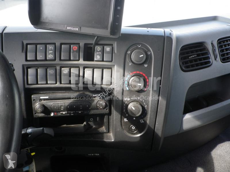 Trekker Renault  D WIDE 320.18