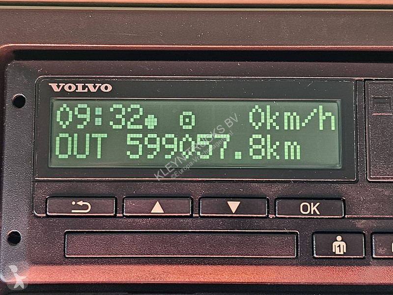 Traktor Volvo 500 LEATHER NAVI SKIRTS