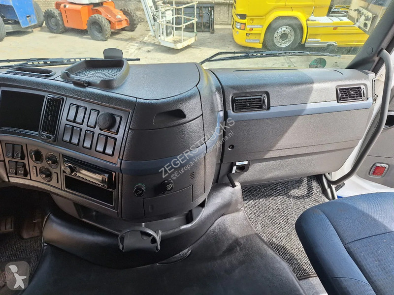 Tahač Volvo 400