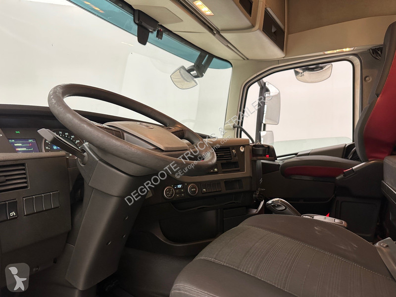 Traktor Volvo 420 Globetrotter - ADR