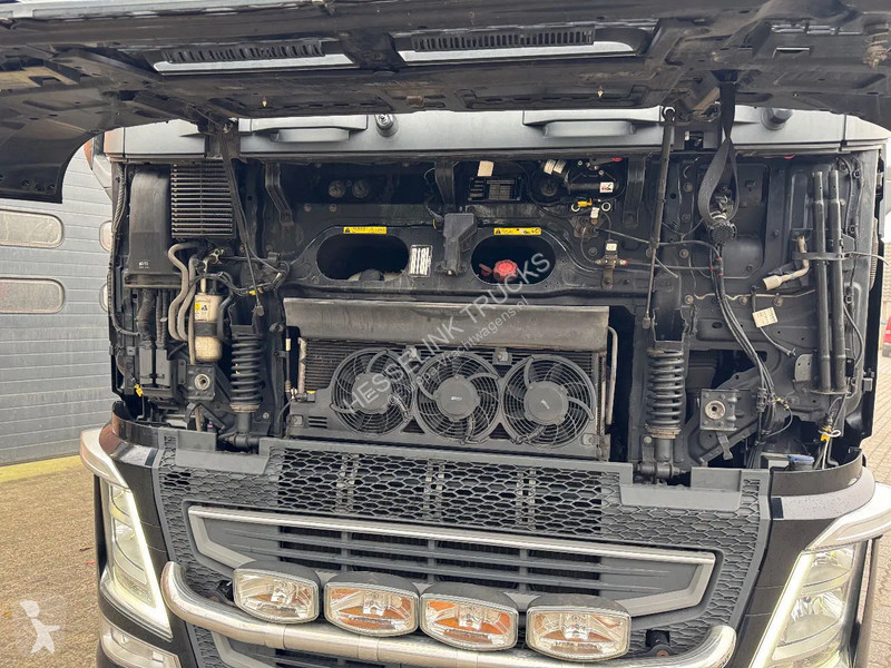 Trekker Volvo Dual clutch 2X tank Standairco...