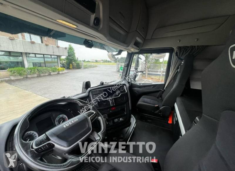 Traktor Iveco