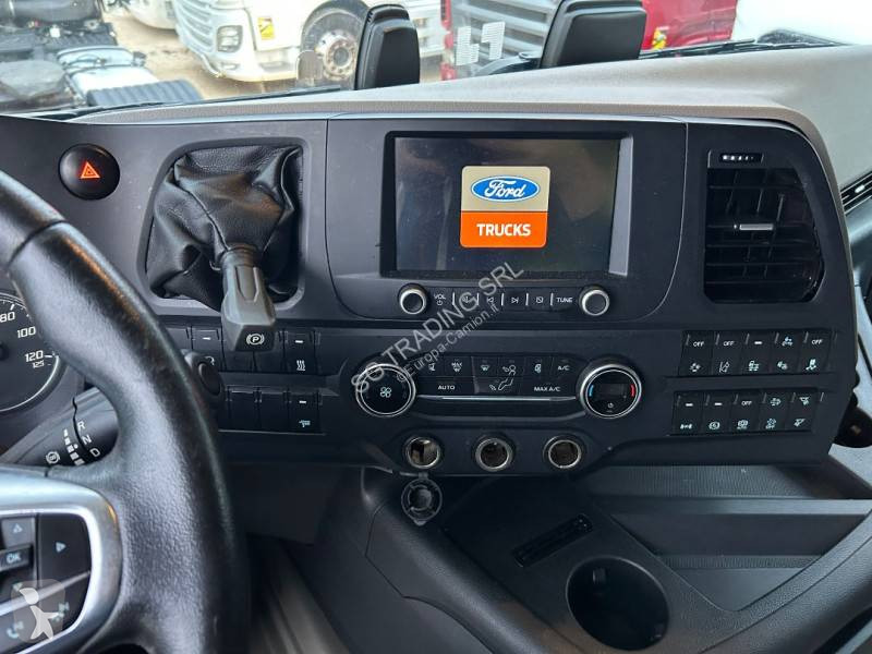 Traktor Ford