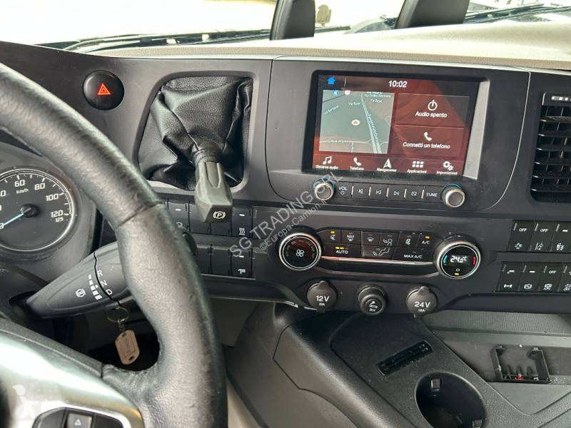 Traktor Ford