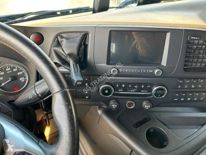 Traktor Ford