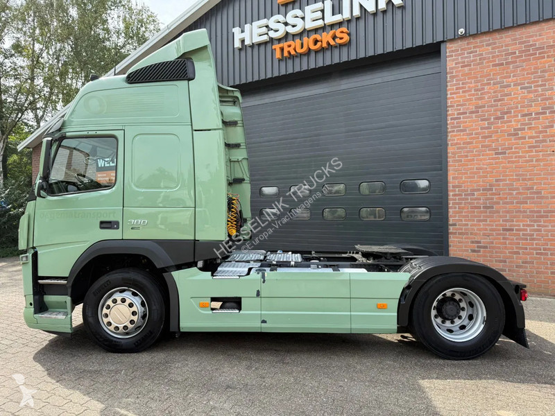 Tractor Volvo FM 370 Globetrotter XL Xenon Side...