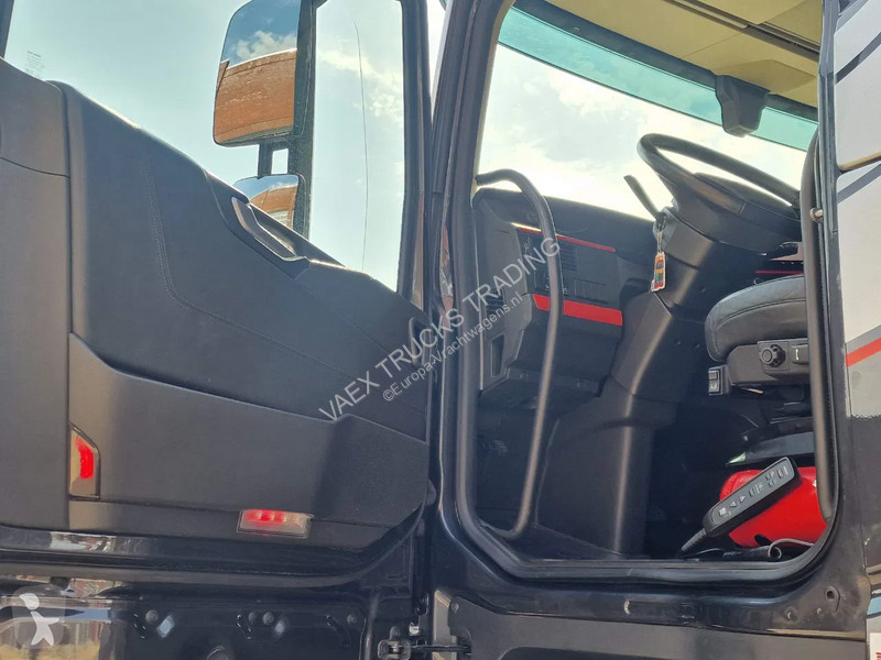 Traktor Volvo 13540 Globetrotterl XL 6x4 -...