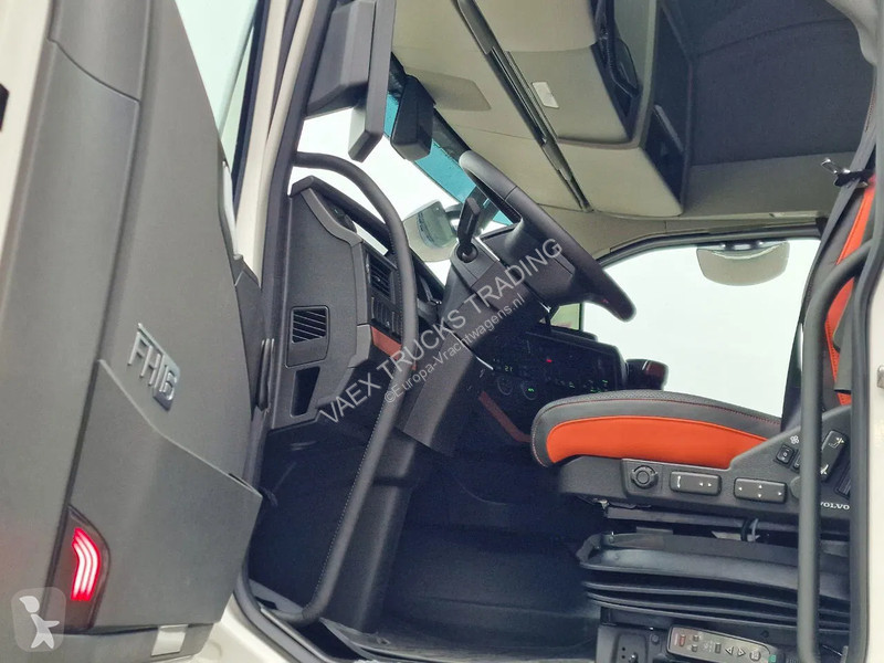 Traktor Volvo 780 Aero Globetrotter XL 4x2 -...