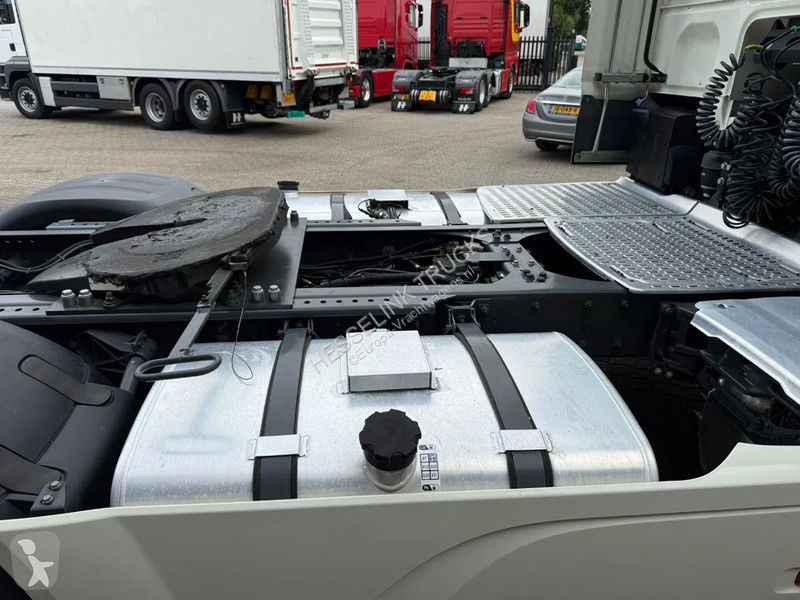 Trekker DAF 480 SSC Super Space 2x tank LED...