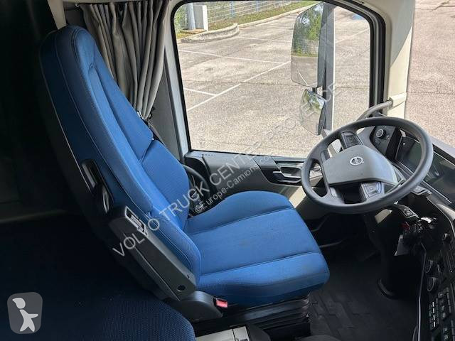 جرار Volvo