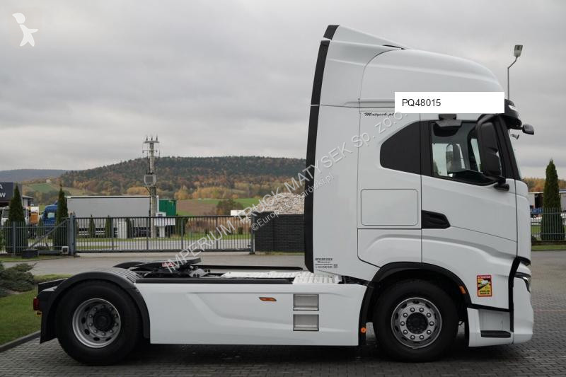 Влекач Iveco 480