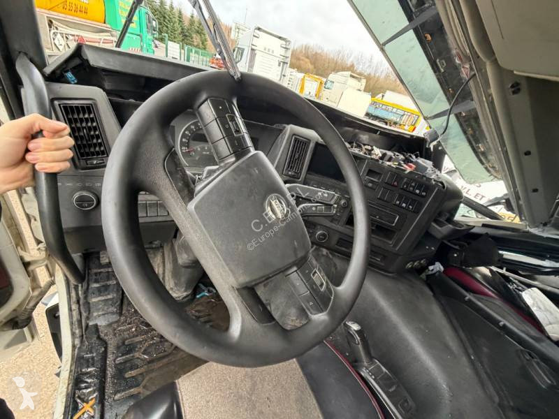 جرار Volvo