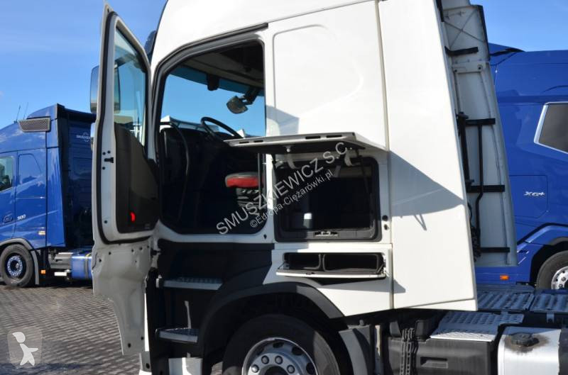 جرار Volvo