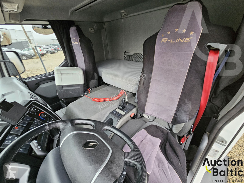 جرار Renault D Wide