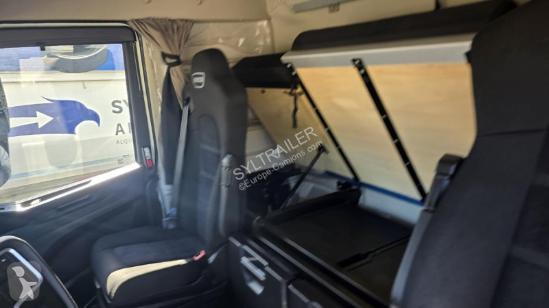 جرار Iveco 490