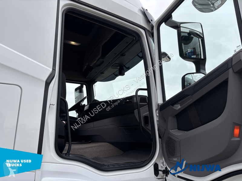 Trekker DAF XF  4x2 X-Low + ACC
