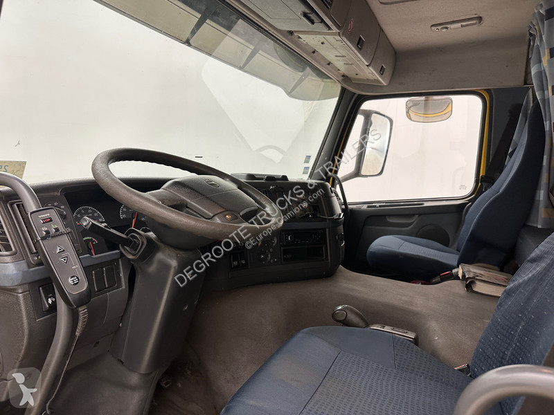 جرار Volvo 400