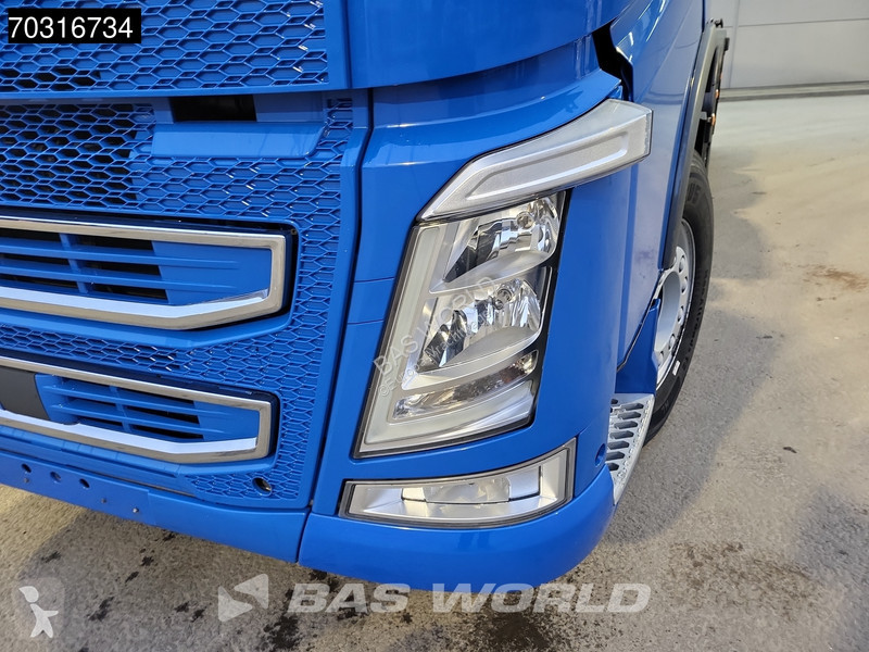 جرار Volvo 500 8X2 Steered Tag axle!...