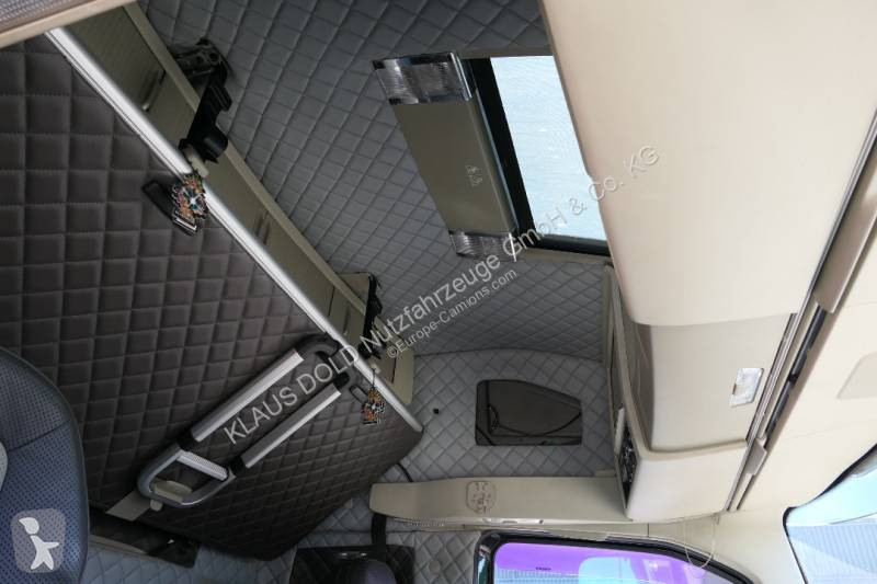 جرار Volvo