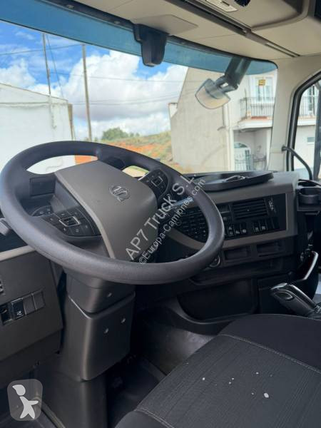 جرار Volvo